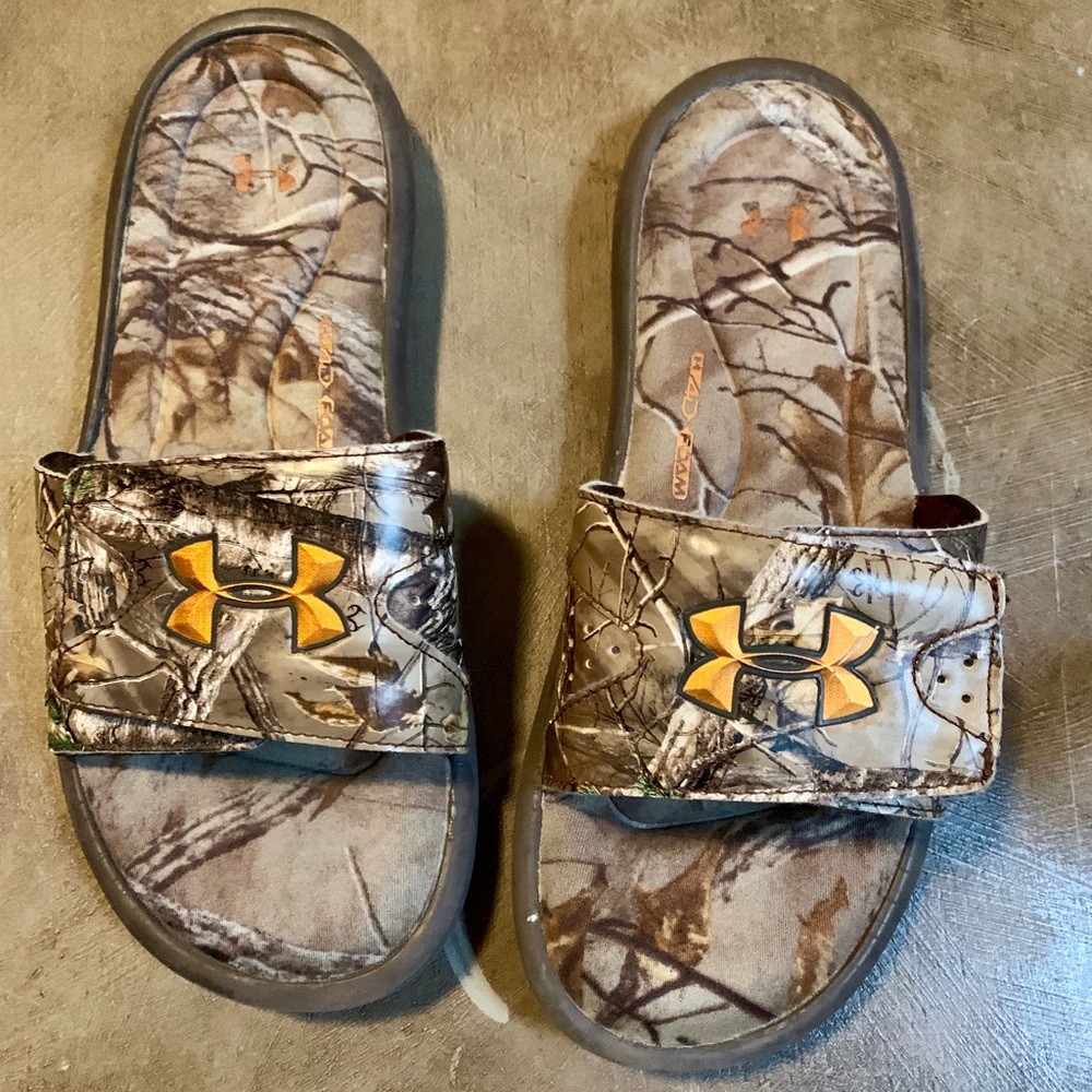 Camo under armour slides 7Y